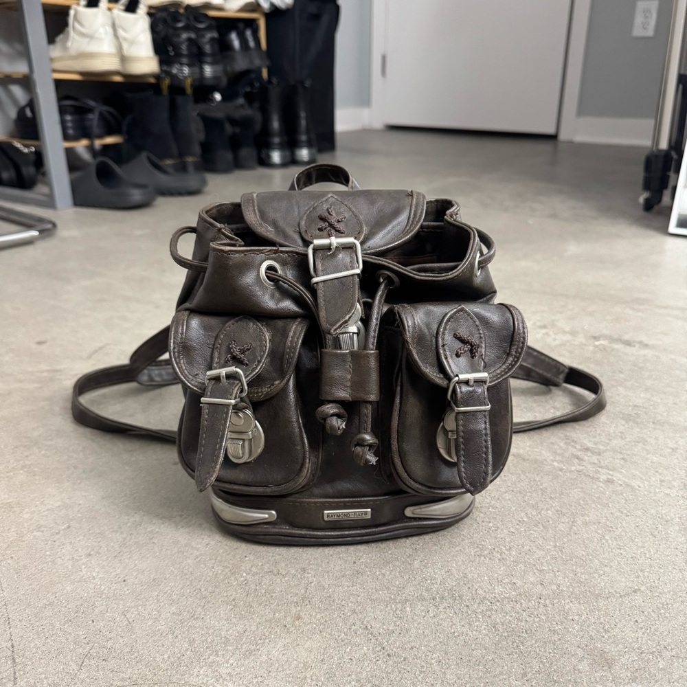 Vintage Leather Backpack - Picture 2 of 9